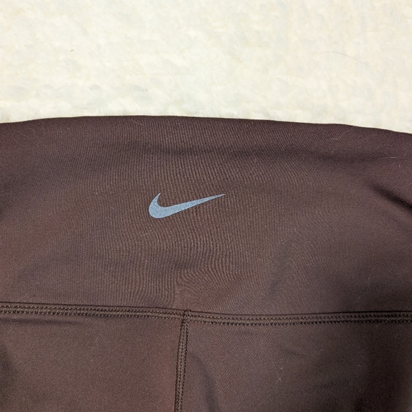 Nike Women's Dark Brown Tank Top And Biker Shorts Size Small - Picture 6 of 9